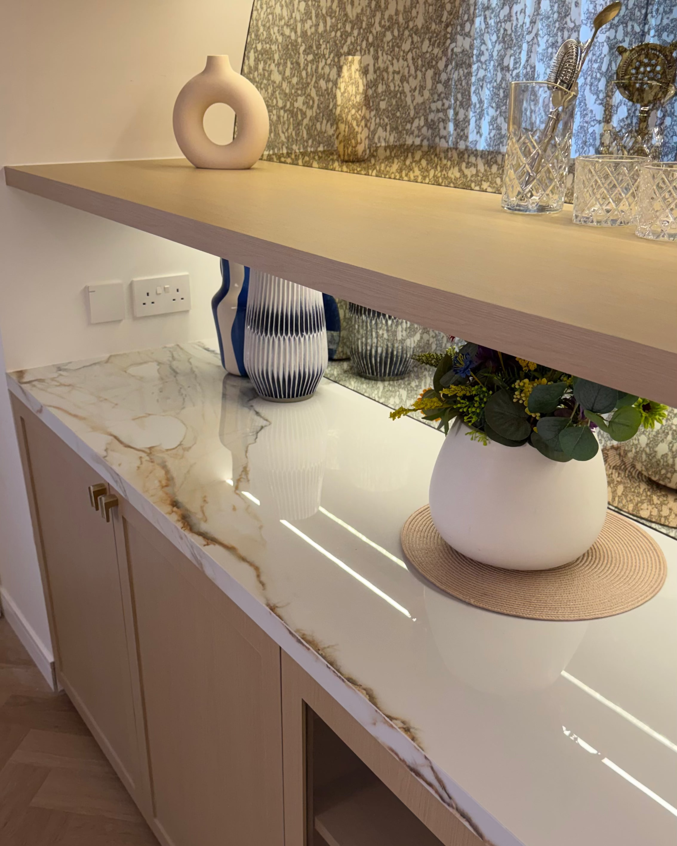 Oxshott Arch Bar Unit