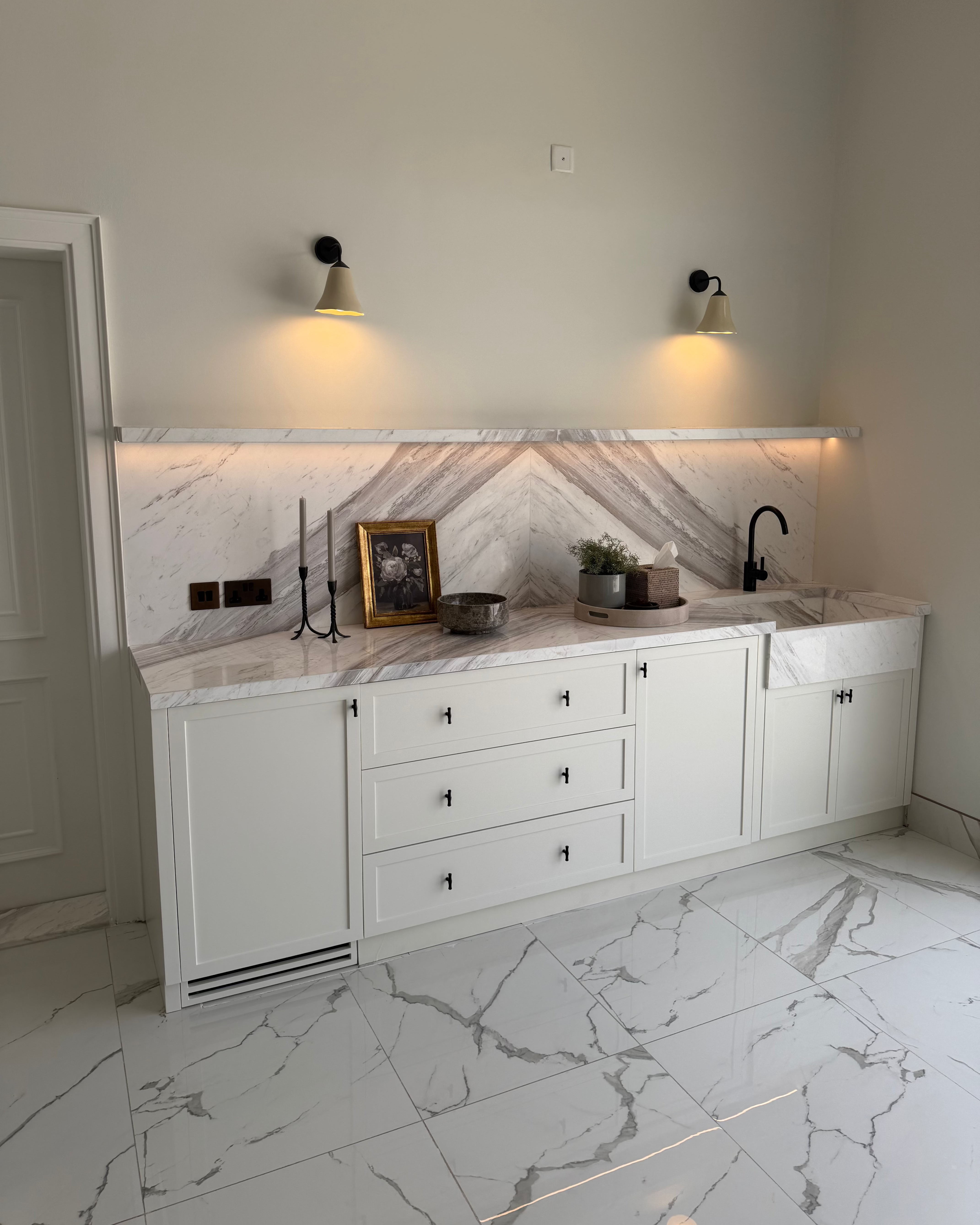 Cheshire Bar Unit