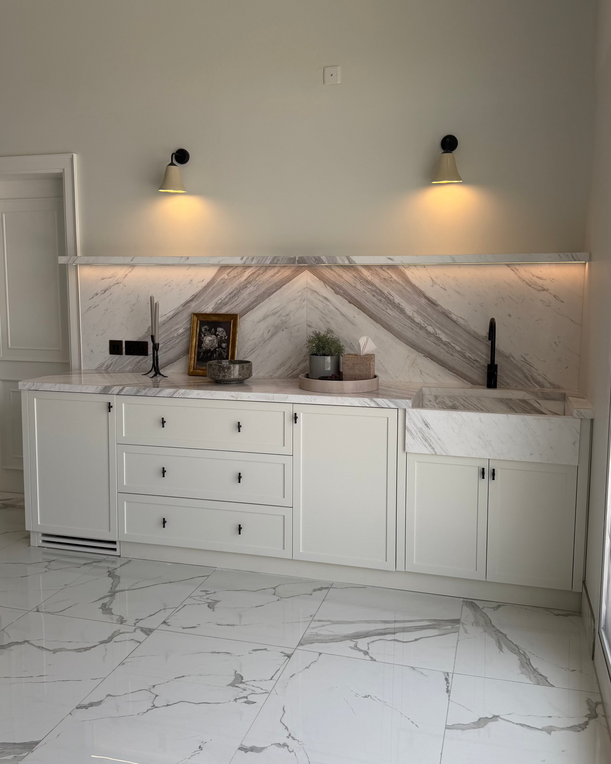 Cheshire Bar Unit