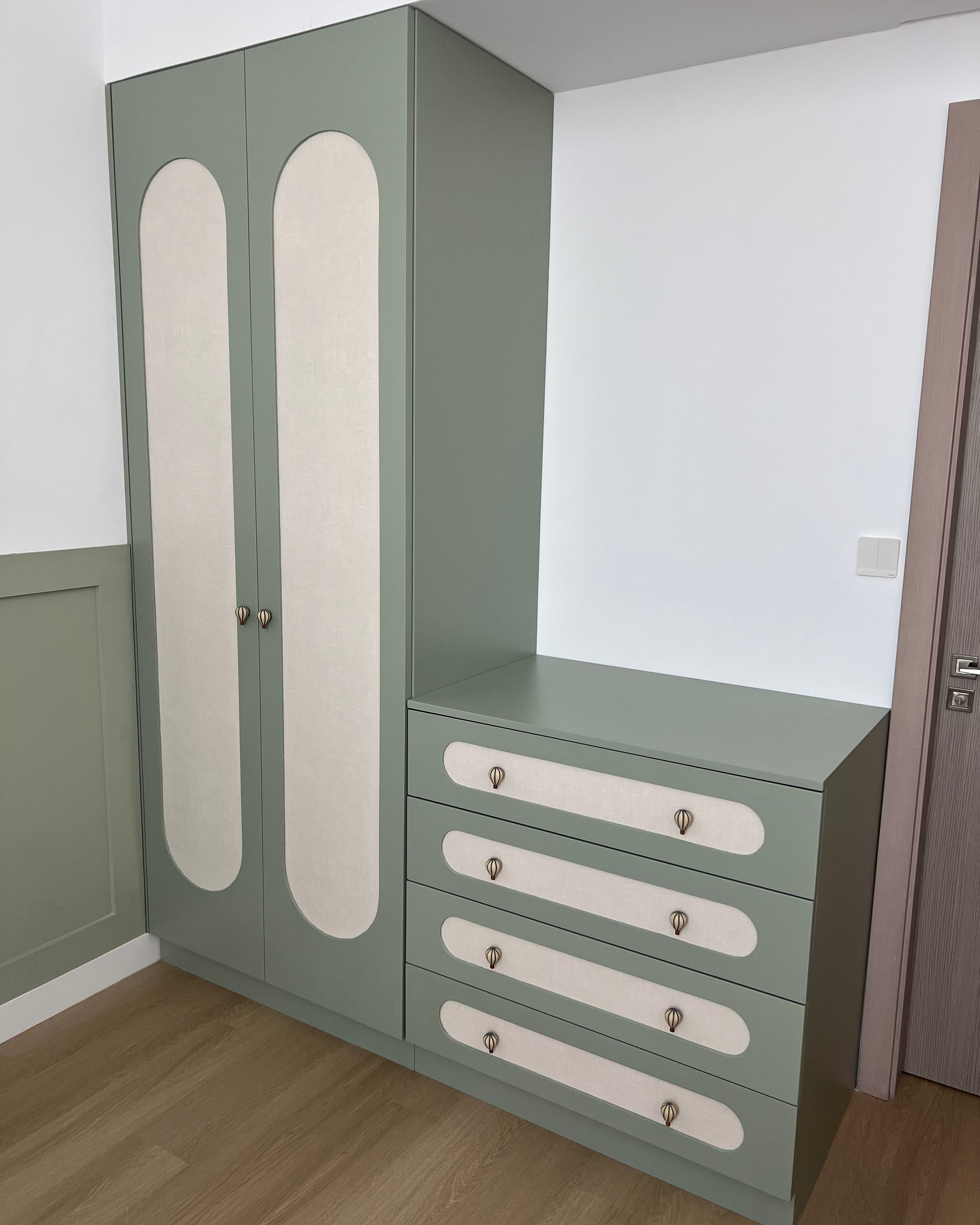 Little Manor Wardrobe And Drawer Set